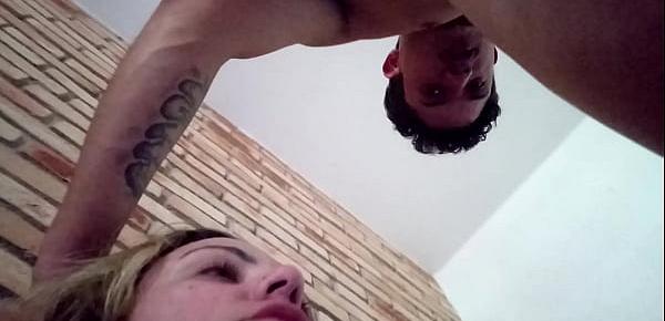 Fazendo beijo grego no meu marido